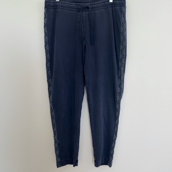 J. Jill Knit Jogger Pants Size Medium Navy Floral Embroidered Drawstring Sweats - Picture 1 of 11